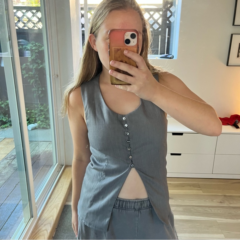 A Bronze Age Oasis Vest